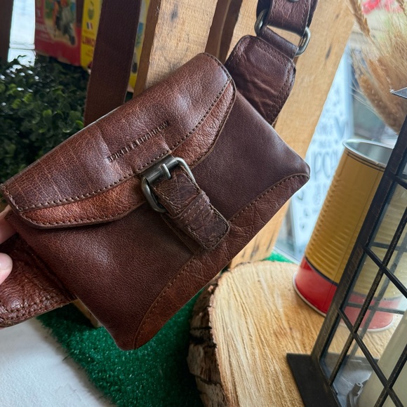 Spikes & Sparrow Genuine Leather Convertible Belt Bag / Crossbody Cognac Brown - Picture 11 of 13